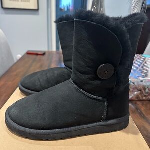 Women’s UGG Black Bailey Button Boots Size 6